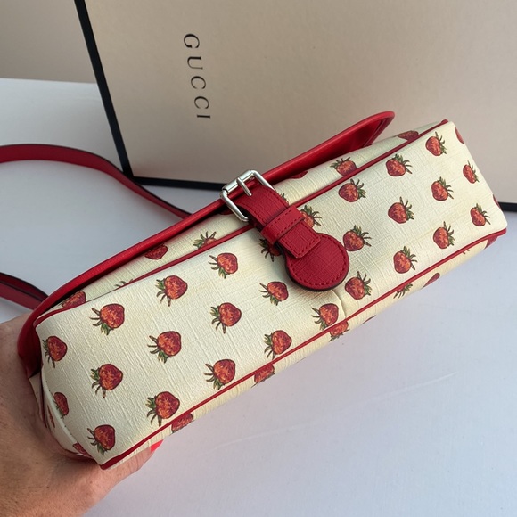 Gucci • Strawberry Fairy Messenger Bag - Picture 13 of 17